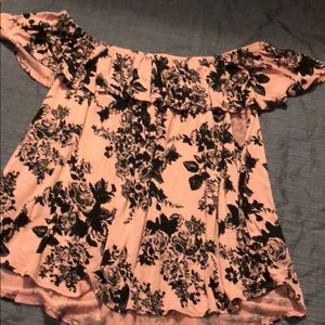 Free kisses pink & black ruffle blouse